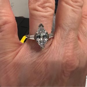 Very sparkly 6 x 10mm sterling silver Marquise CZ ring in size 6
